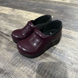 Dansko Kids' Purple Patent Clogs